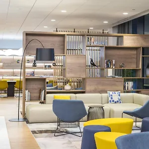 Отель Courtyard By Marriott West