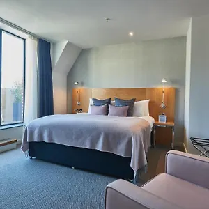 Apex Of 4* Londra